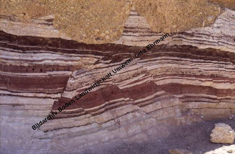 /dateien/rs3448,1243548861,Verwerfung Bodensedimente Israel Arava Valley KS